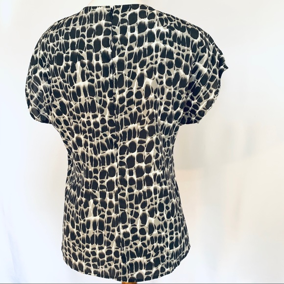 Ann Taylor Silk Blouse Black & Gray Short Sleeve Top Sz 4 - Picture 2 of 11
